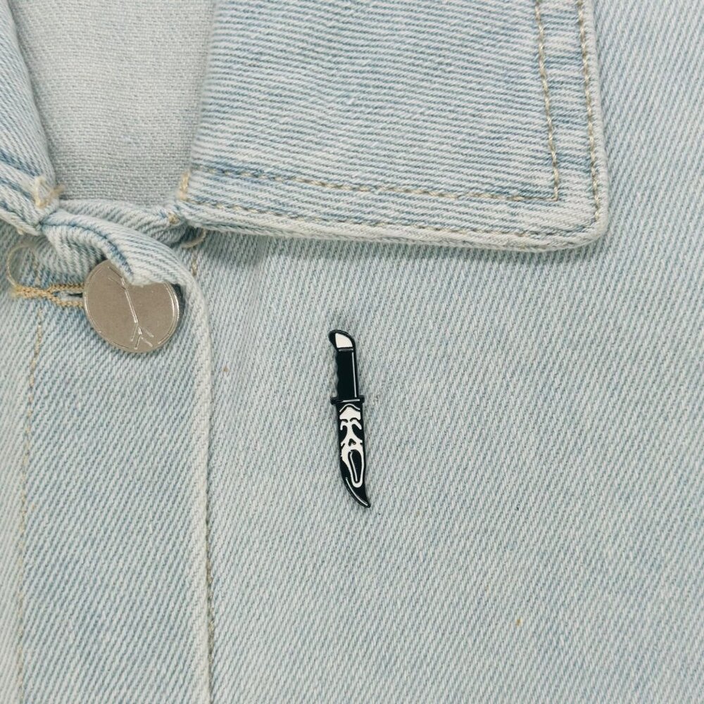 ☀️Punk Knife Design Brooch Pin Horror Halloween Style Comic PinS Black White NEW